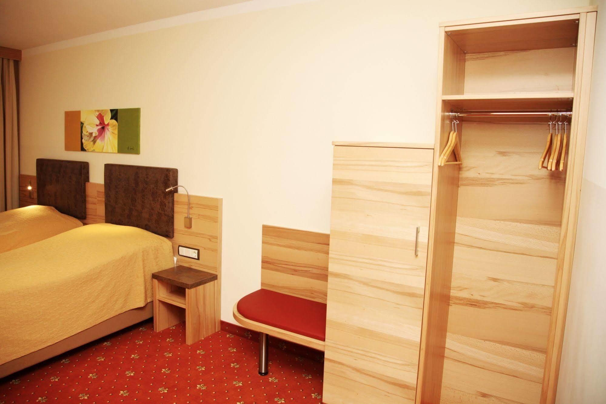 Tinschert Hotel-Restaurant-Partyservice Schwertberg Ngoại thất bức ảnh