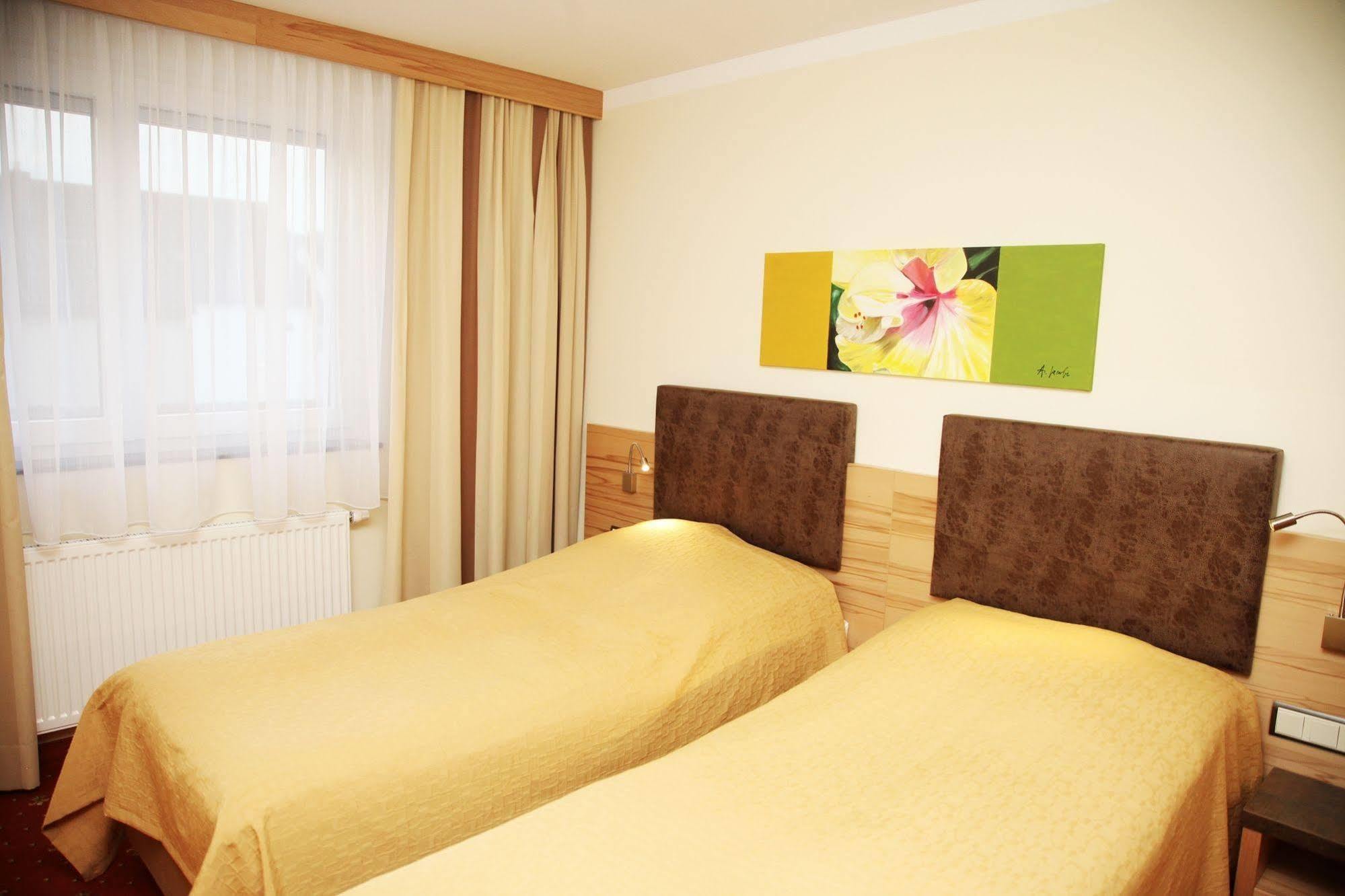 Tinschert Hotel-Restaurant-Partyservice Schwertberg Ngoại thất bức ảnh